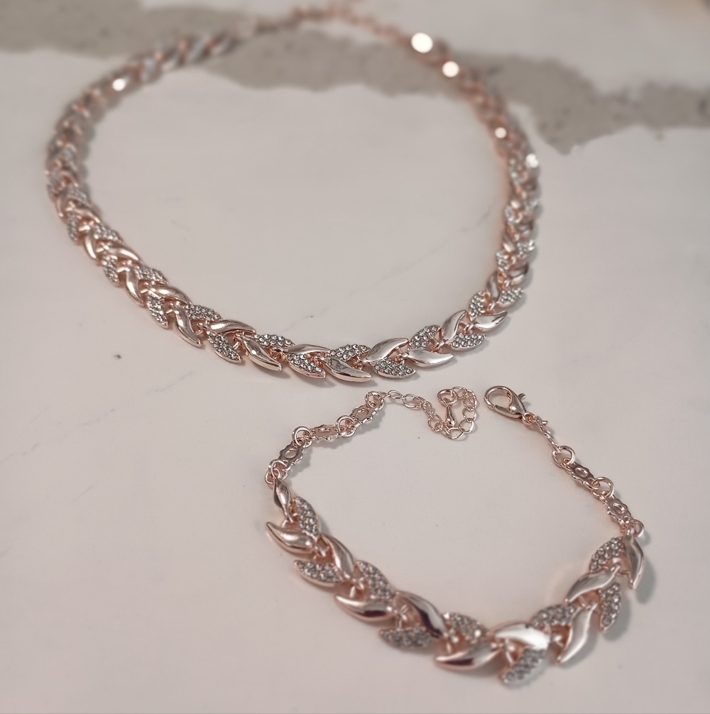 Gold Tone Necles And Bracelet– Moissanite Style Stones – Sparkly Fashion Jewelry